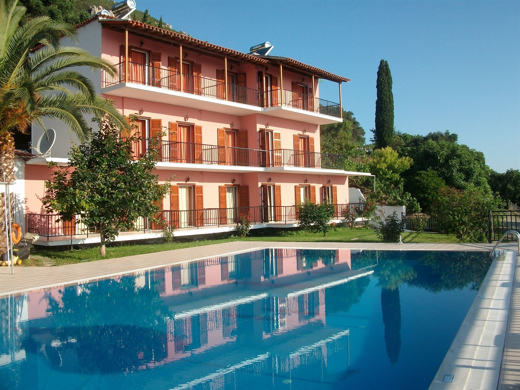 Aronis Apartments Benitses  Exterior foto